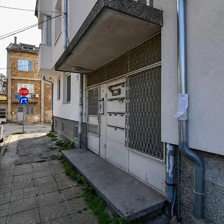 Budget Flat In *