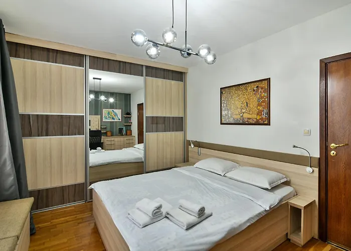 Budget Flat In Apartamento